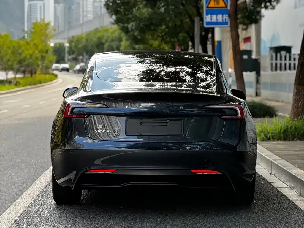 Tesla Model 3 — фото 8