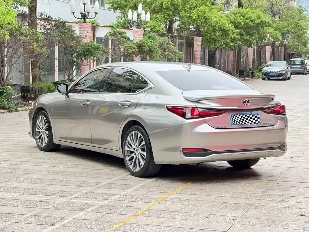 Lexus ES — фото 8