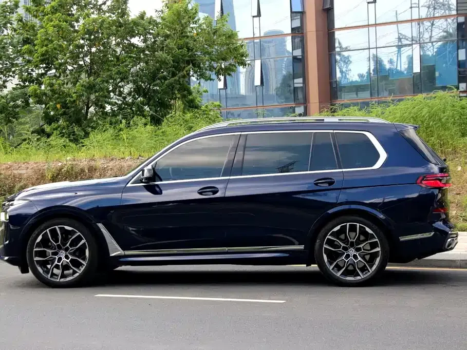 BMW X7 M60i — фото 7
