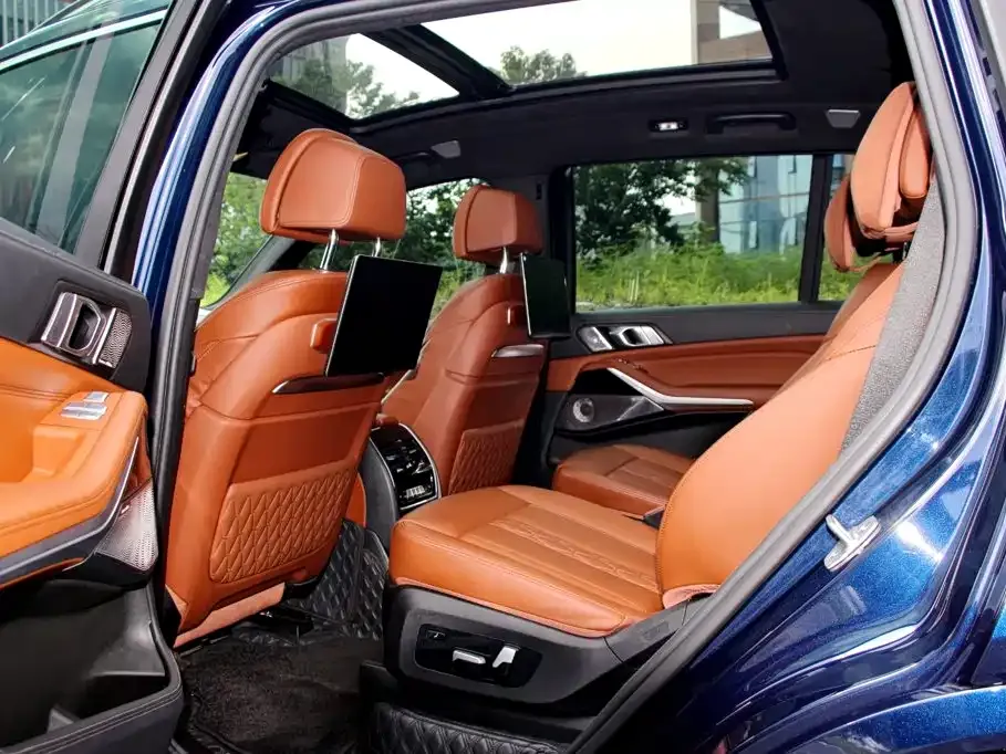 BMW X7 M60i — фото 8