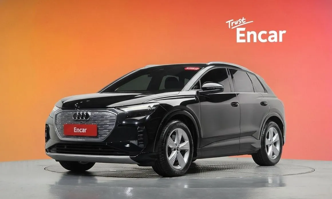 Audi Q4 e-tron — фото 1