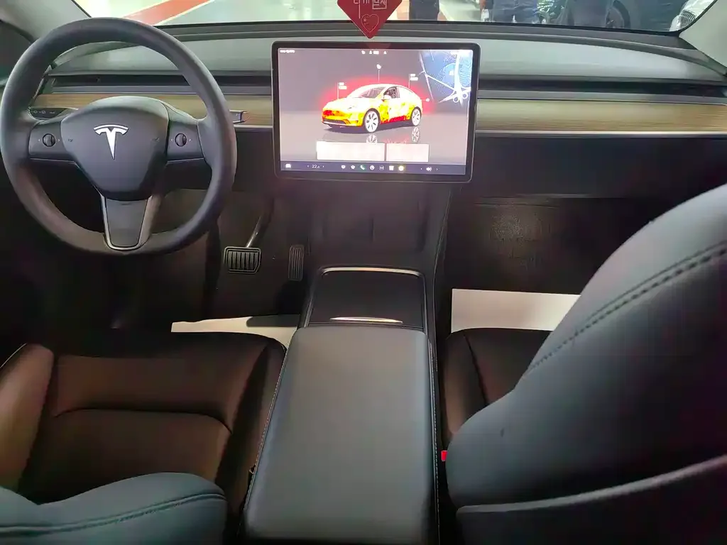 Tesla Model Y — фото 7