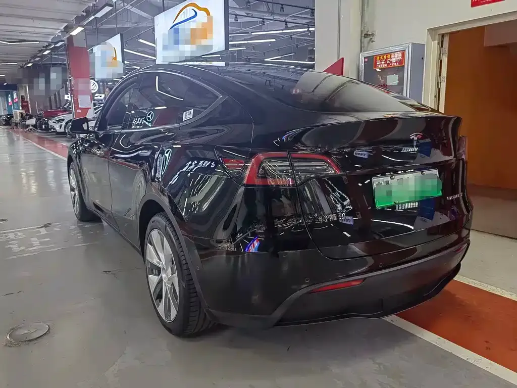Tesla Model Y — фото 5