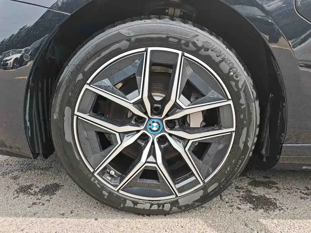 BMW i5 — фото 3
