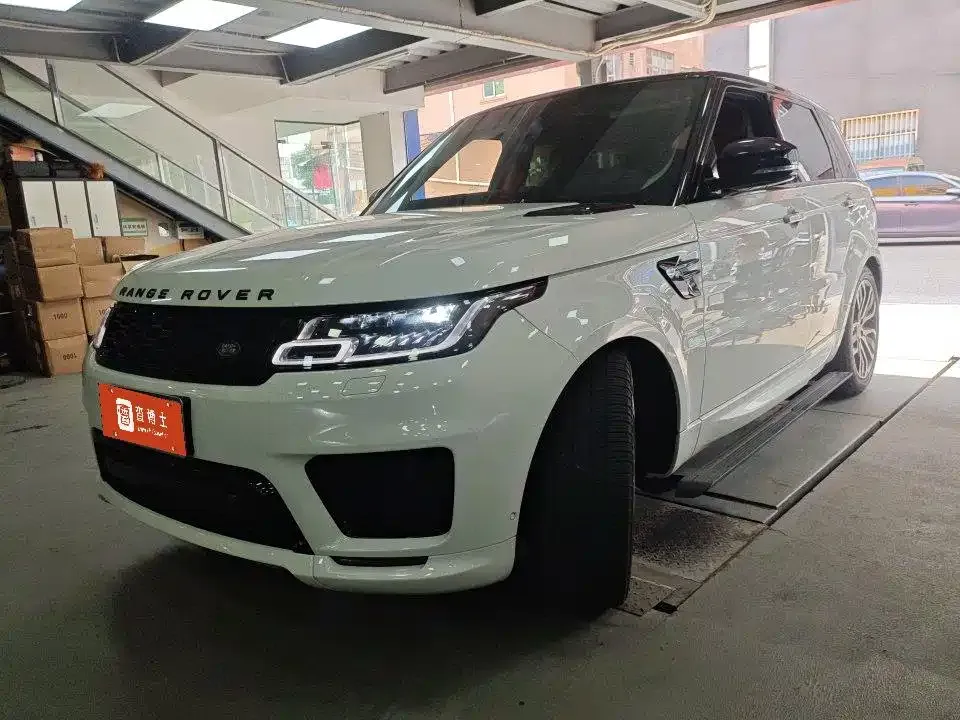Land Rover Sport — фото 1