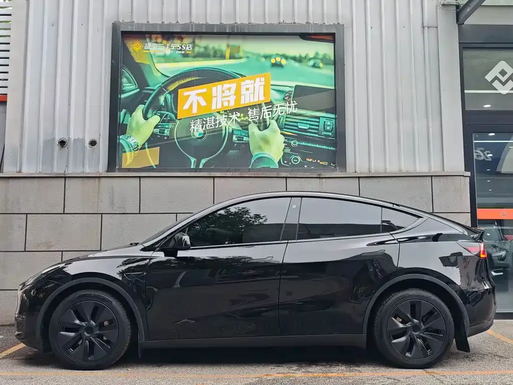 Tesla Model Y — фото 6