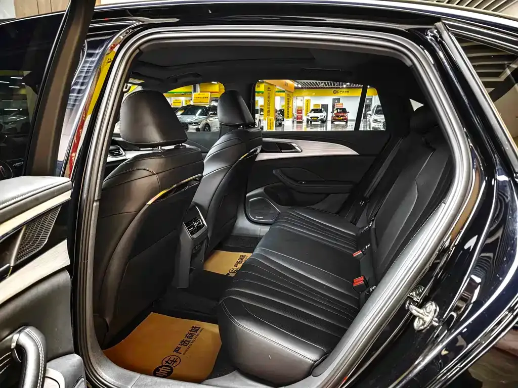 Hongqi H5 — фото 10