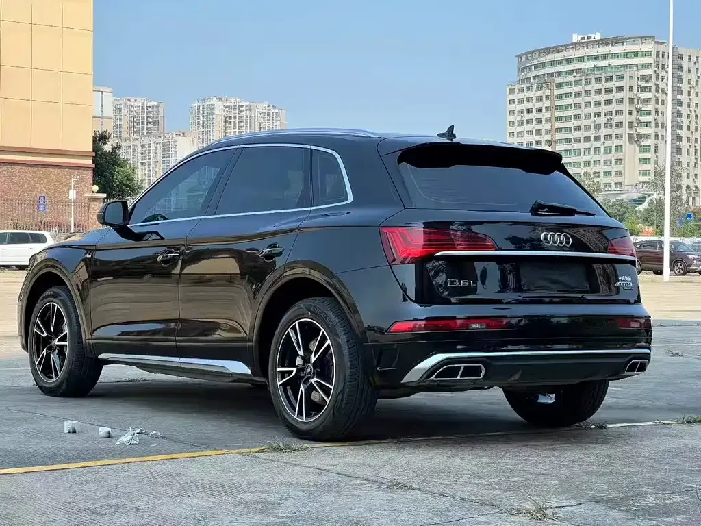 Audi Q5L — фото 5