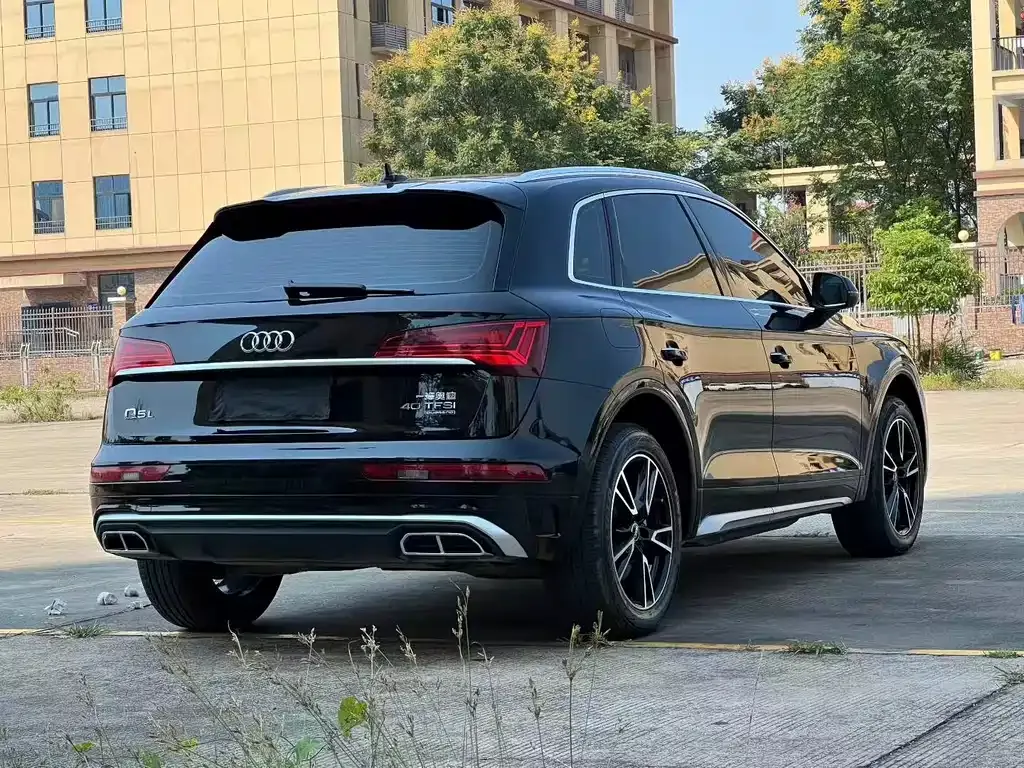 Audi Q5L — фото 8