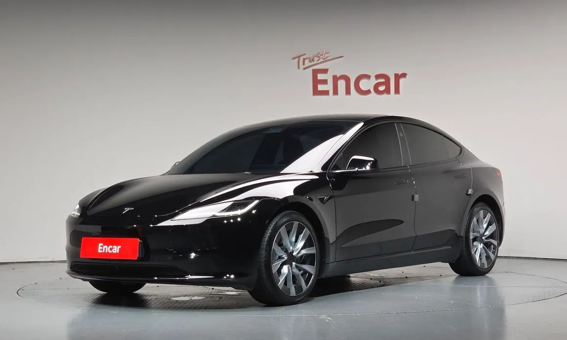 Tesla Model 3 — фото 1