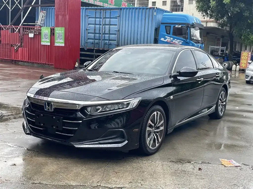 Honda Accord — фото 1
