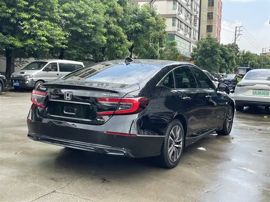 Honda Accord — фото 8
