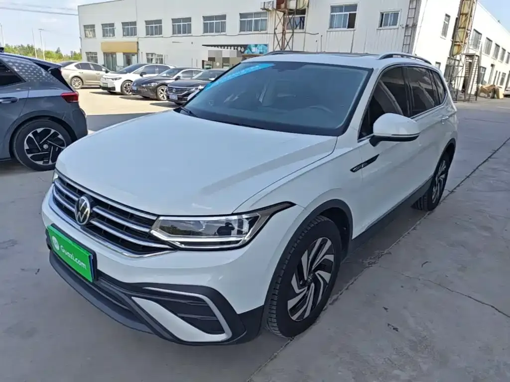 Volkswagen Tiguan L — фото 3