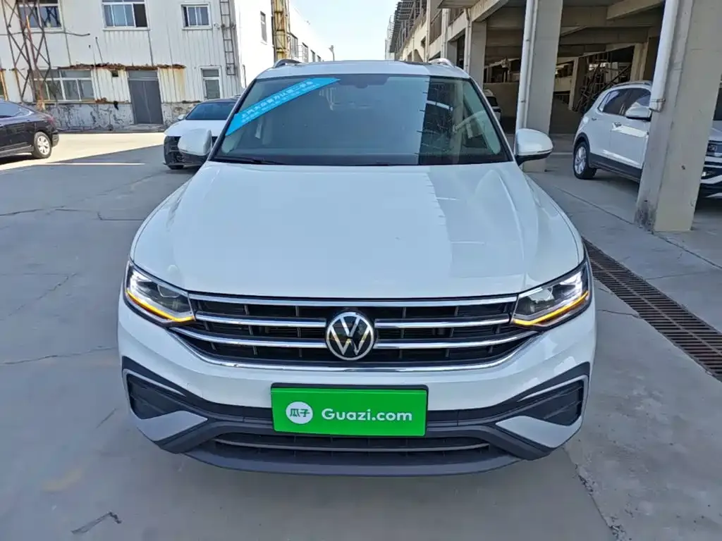 Volkswagen Tiguan L — фото 8