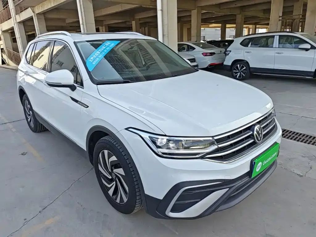 Volkswagen Tiguan L — фото 10