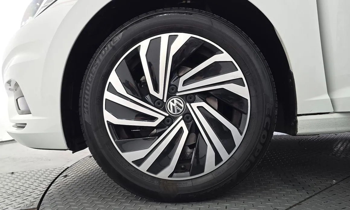 Volkswagen Jetta — фото 4