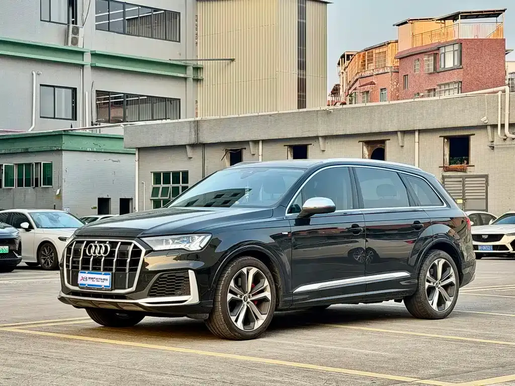 Audi Q7 — фото 1