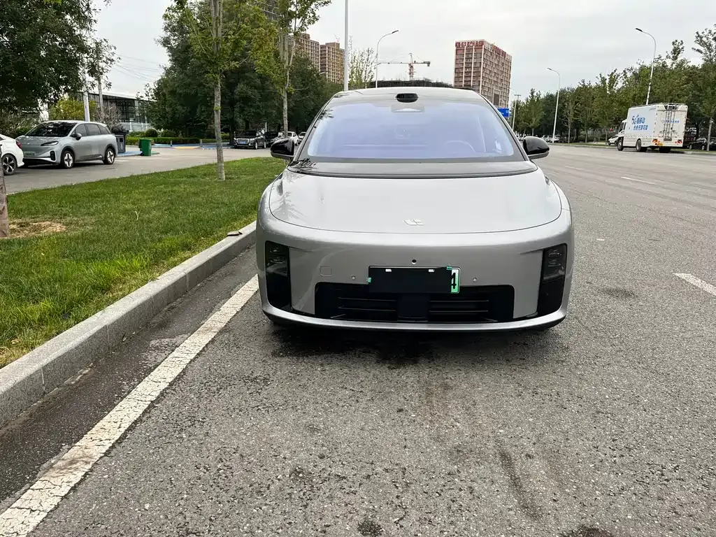 Li Auto Li i8 — фото 10