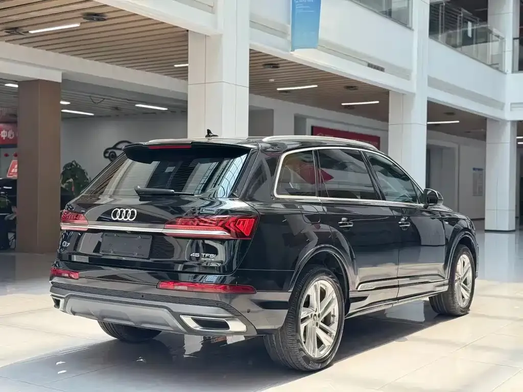 Audi Q7 — фото 8