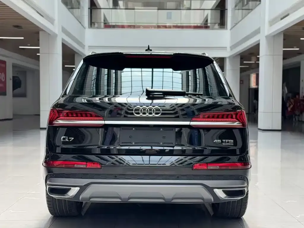 Audi Q7 — фото 6