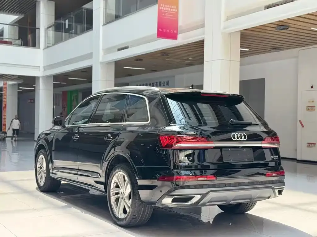 Audi Q7 — фото 3