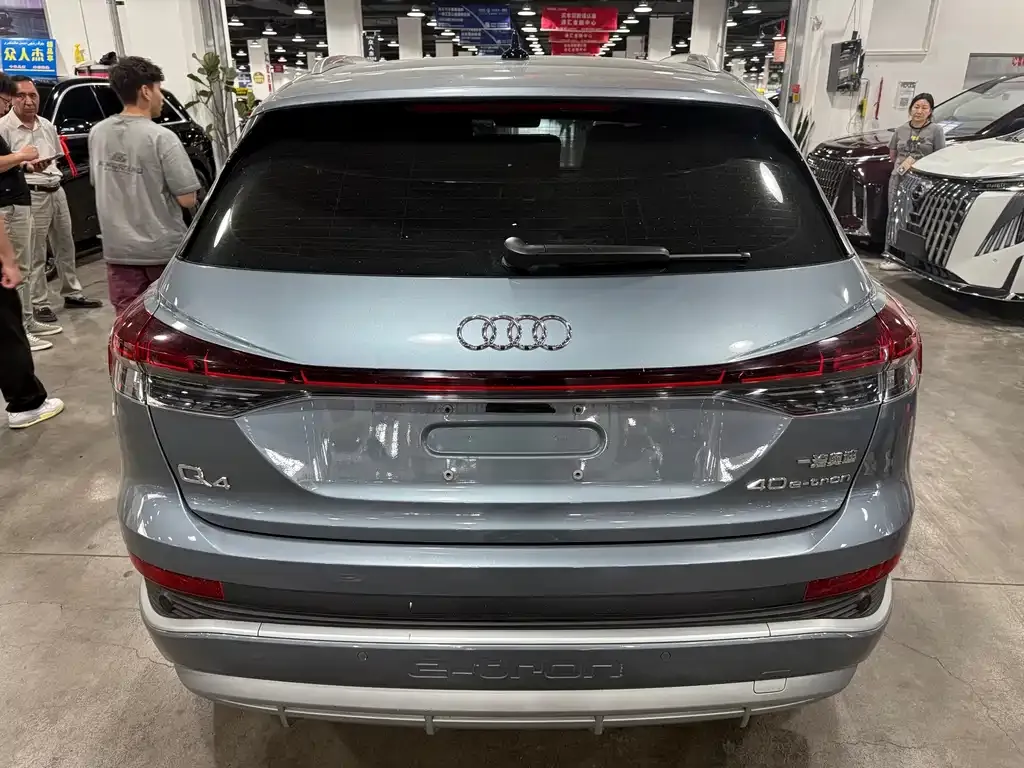 Audi Q4 e-tron — фото 6