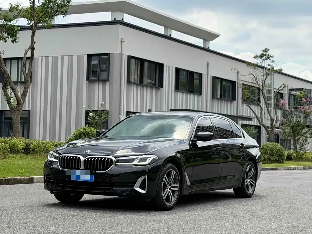 BMW 5 Series — фото 1