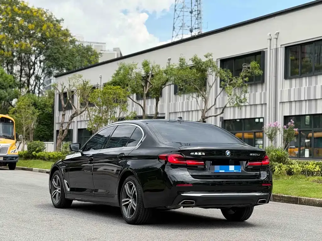 BMW 5 Series — фото 4