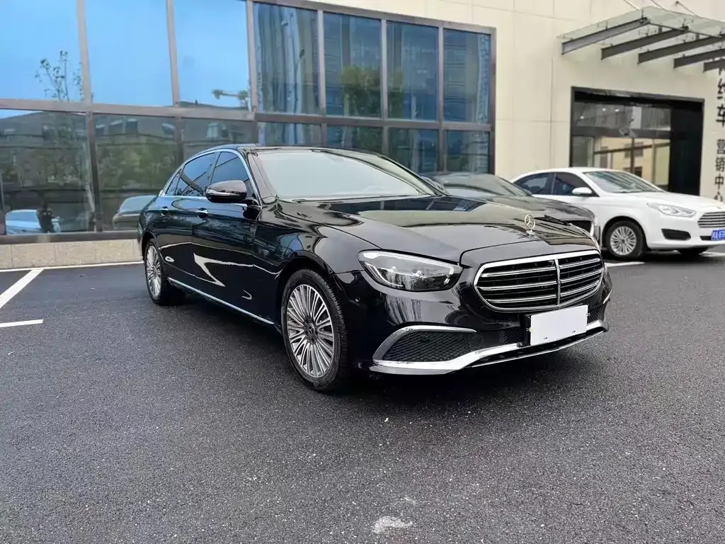 Mercedes-Benz E-Class — фото 3