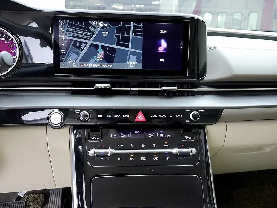 Kia Carnival — фото 10