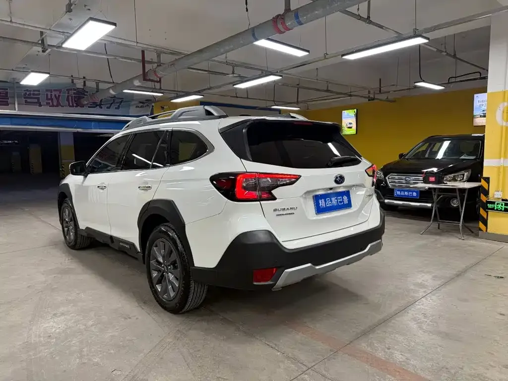 Subaru Outback — фото 6