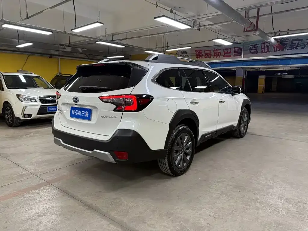 Subaru Outback — фото 10