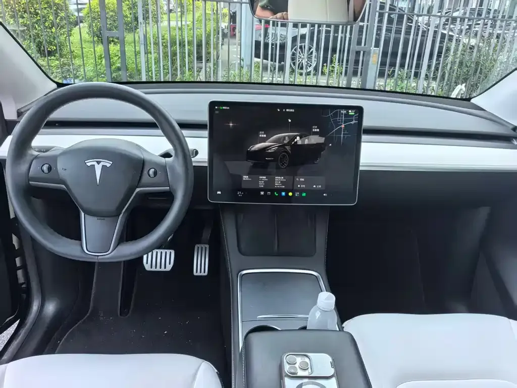 Tesla Model Y — фото 3
