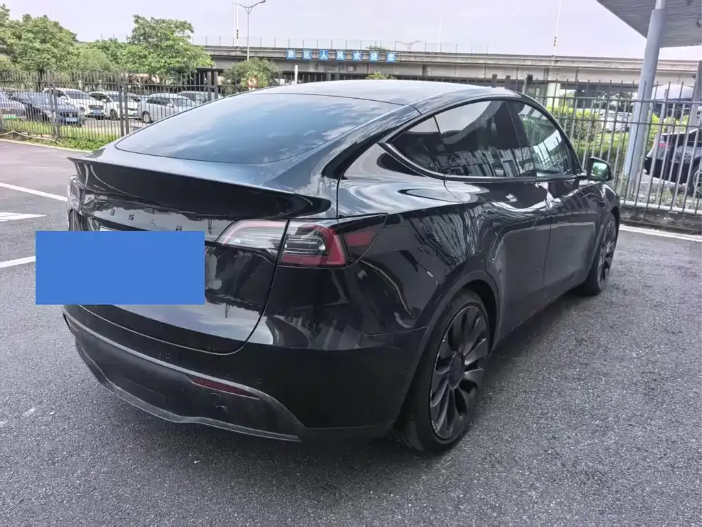 Tesla Model Y — фото 6