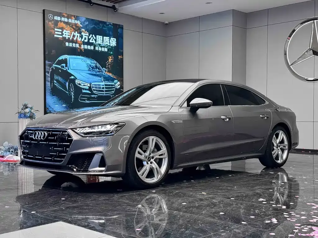 Audi A7L — фото 1