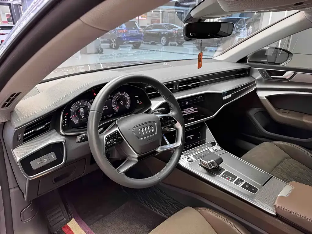 Audi A7L — фото 9