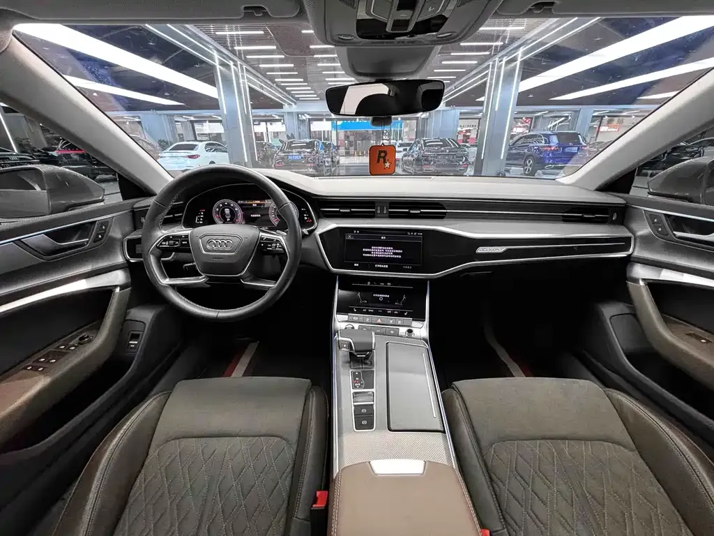 Audi A7L — фото 7