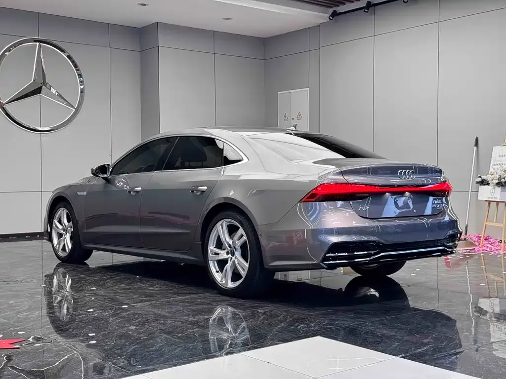 Audi A7L — фото 8