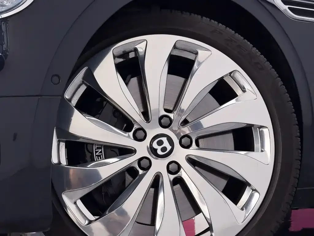 Bentley Flying Spur — фото 4
