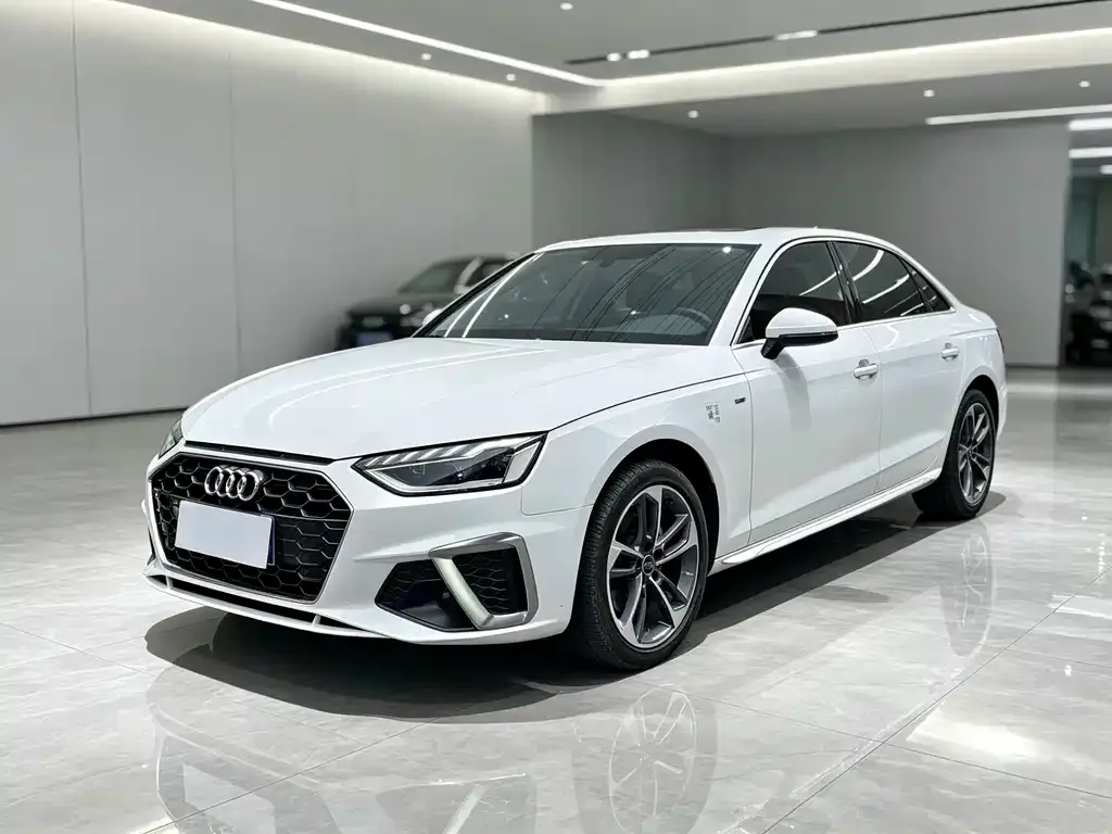 Audi A4L — фото 1