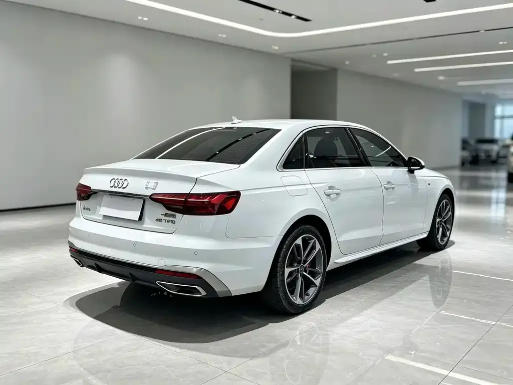 Audi A4L — фото 5
