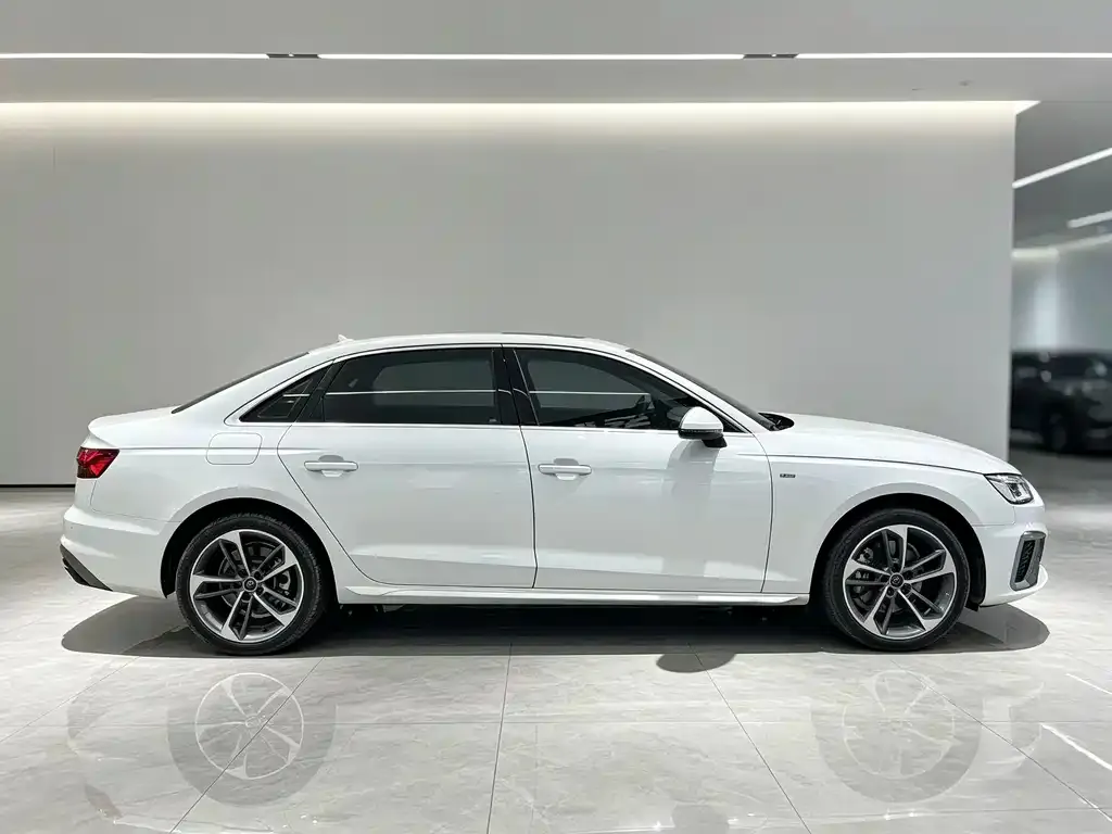 Audi A4L — фото 8