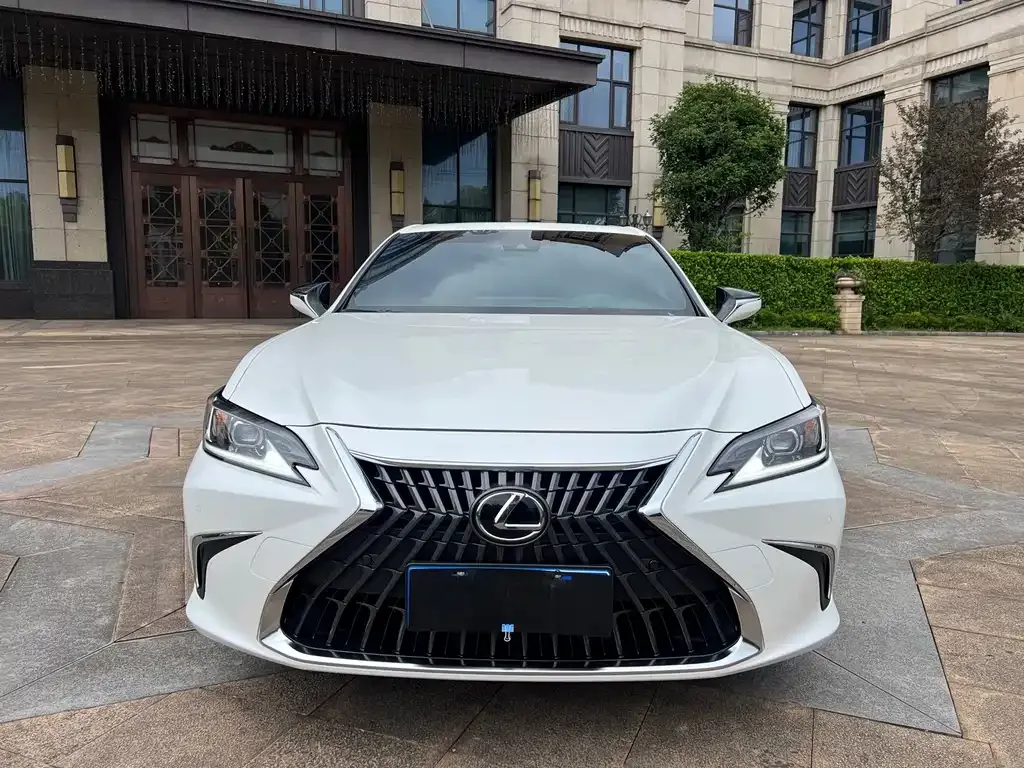 Lexus ES — фото 1