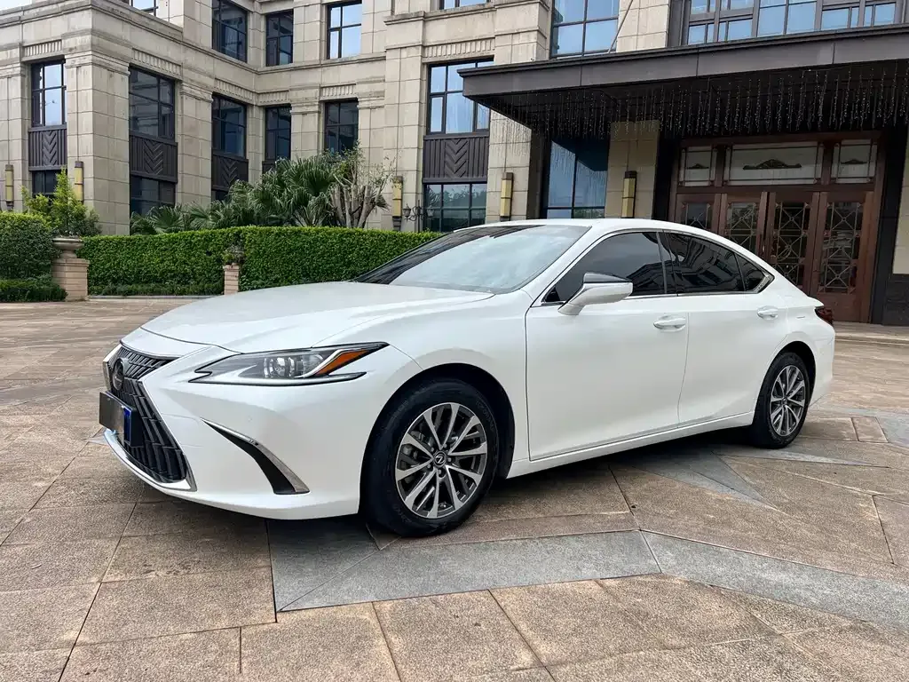 Lexus ES — фото 9