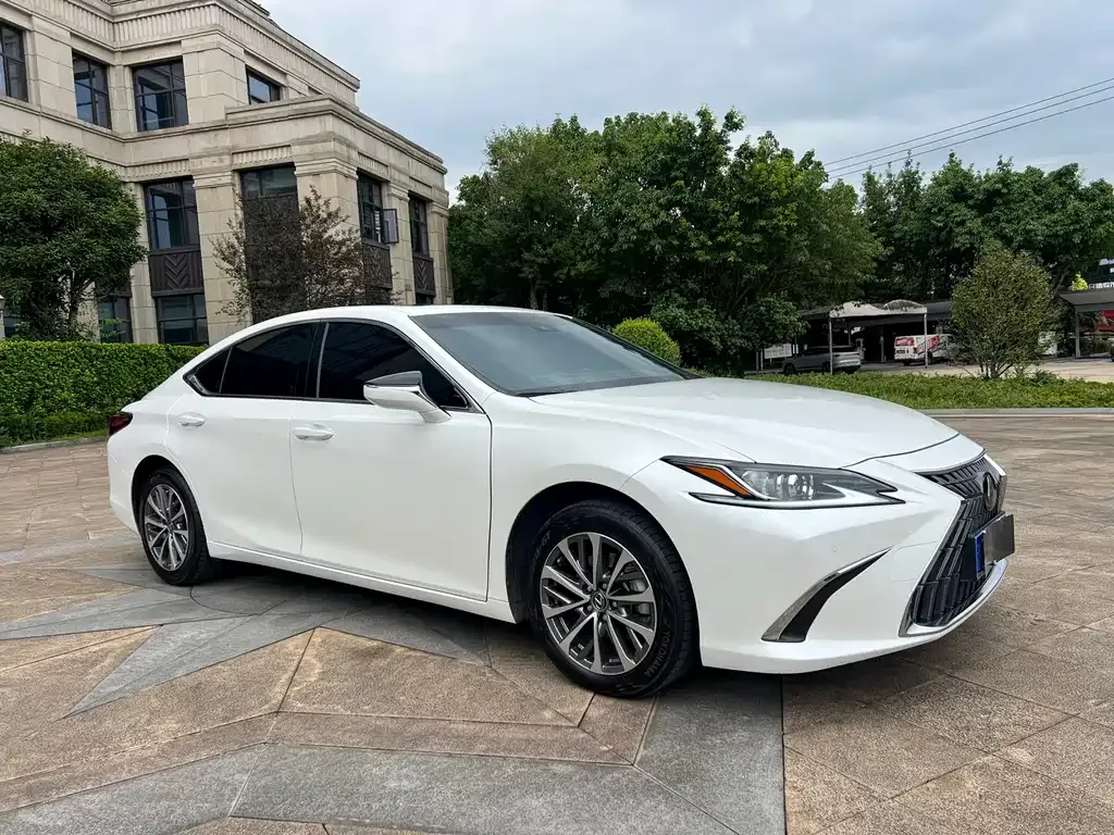 Lexus ES — фото 10