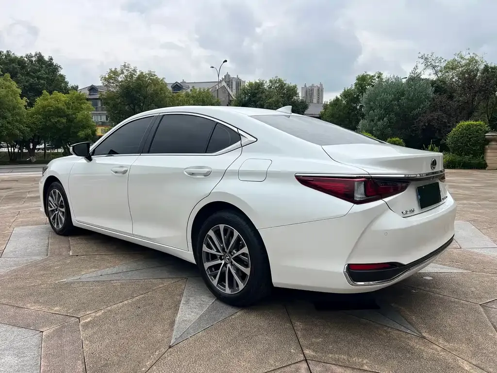 Lexus ES — фото 4