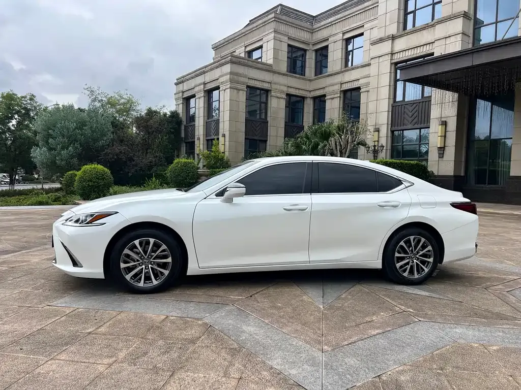 Lexus ES — фото 5