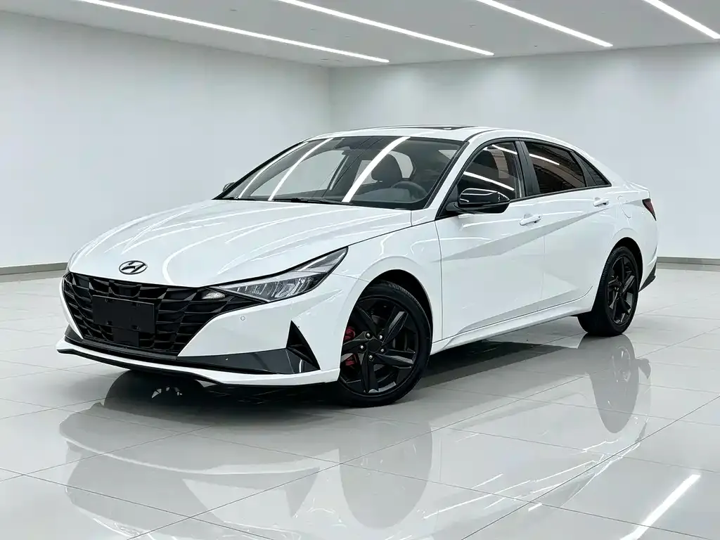 Hyundai Elantra — фото 1