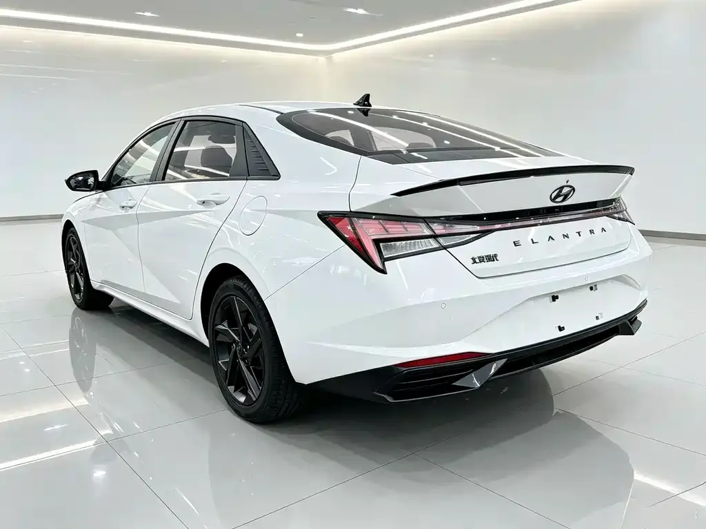 Hyundai Elantra — фото 9