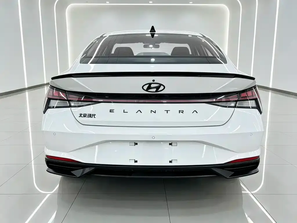 Hyundai Elantra — фото 5